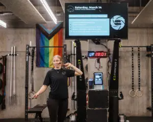 Female strength coach instructing an EVOLVE Flagstaff strength class.